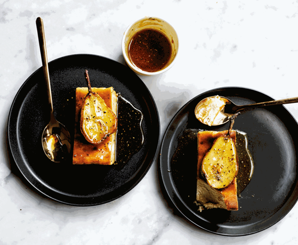 Honey cheesecake with caramelised ginger pears
