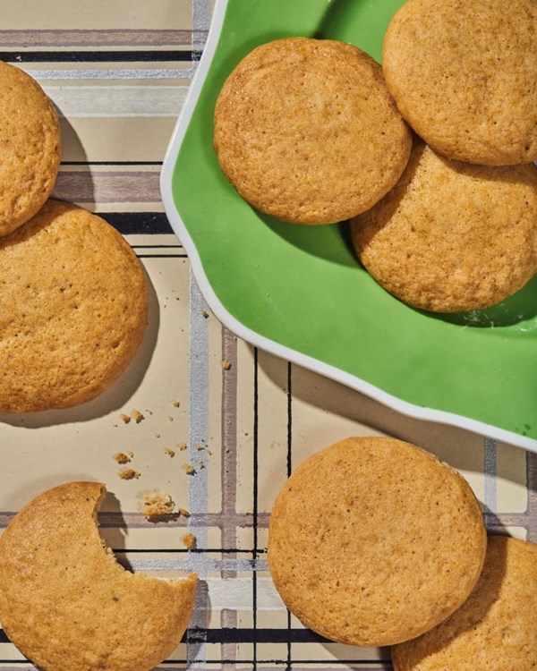 Honey cookies with lemon and nutmeg