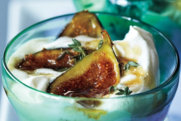 Honey cream with vanilla-roasted figs