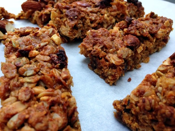 Honey, fig and peanut butter granola bars