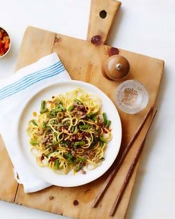 Honey-glazed beef noodles with green beans