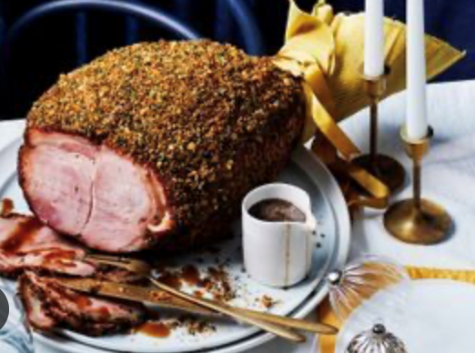 Honey-glazed ham with parsley and praline crust
