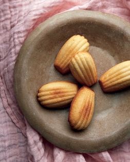 Honey madeleines