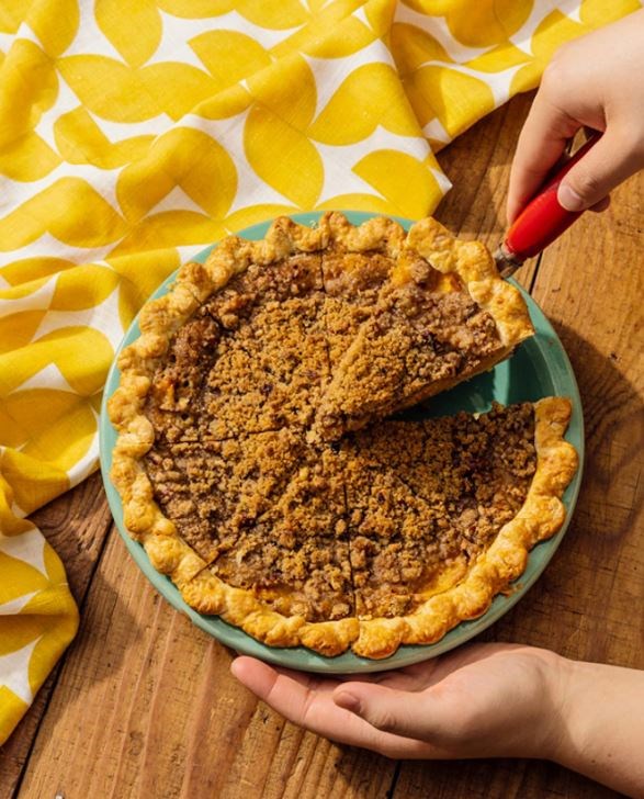 Honey peach pie with pecan crumble topping (Savannah)