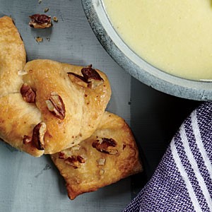 Honey-pecan bread knots