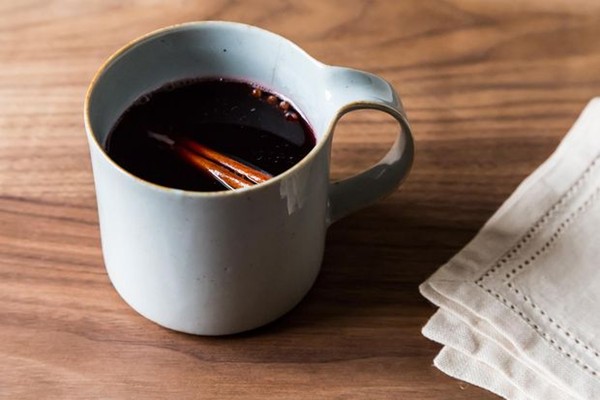 Honey-pomegranate mulled wine