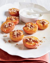 Honey-roasted apricots with amaretti cookies