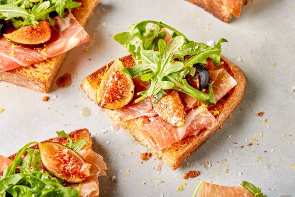 Honey-roasted fig and prosciutto bruschetta