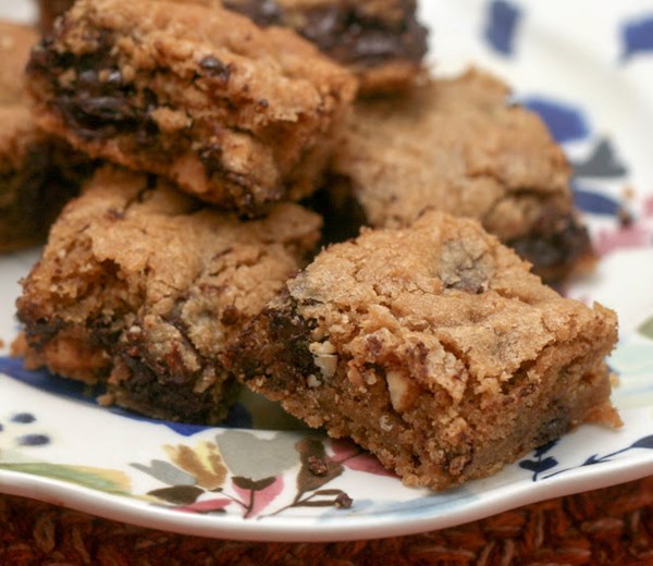 Honey roasted peanut chocolate chip cookie squares