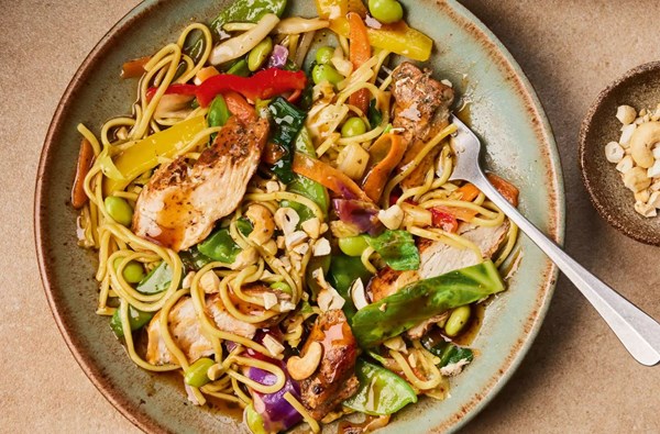 Honey soy chicken stir fry with noodles & cashews