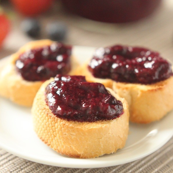 Honey sweetened strawberry blueberry jam (pectin free) recipe Eat