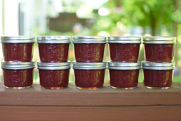 Honey-sweetened strawberry jam