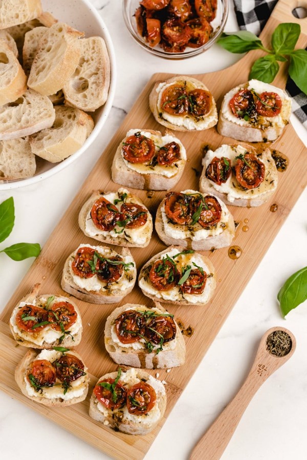Honey tomato bruschetta with ricotta
