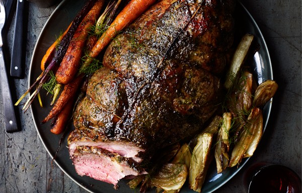 Honey-vinegar leg of lamb with fennel and carrots