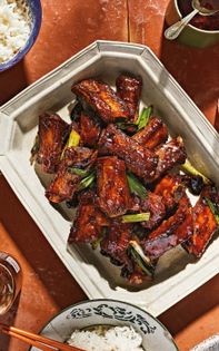 Hong shao "red braised" spareribs (红烧排骨)