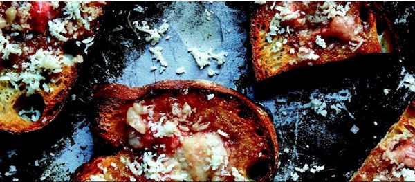Horseradish and bone marrow toasts