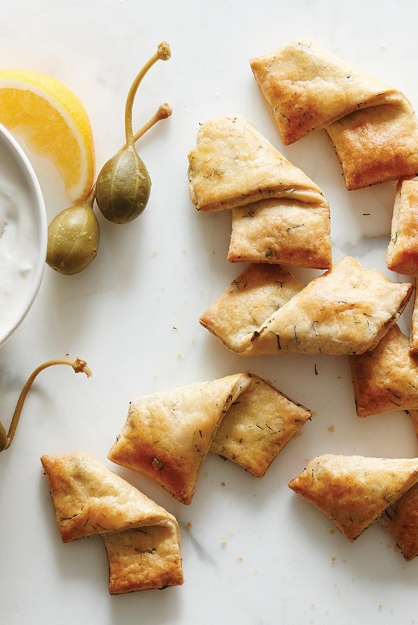 Horseradish-dill pastry "crackers"