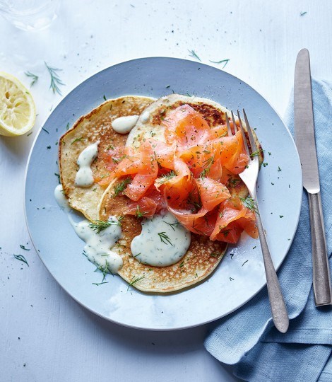 Horseradish pancakes with smoked salmon and dill sauce