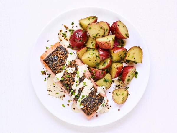 Horseradish salmon with potatoes 