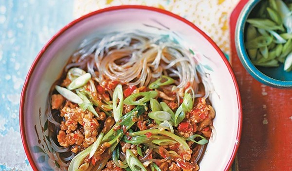 Hot & sour chicken noodles