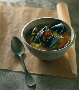 Hot & sour soup of blue mussels