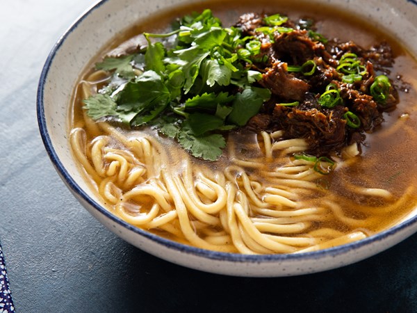 Hot and numbing shredded lamb noodle soup