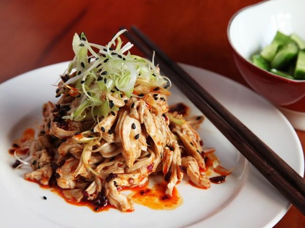 Hot and numbing Sichuan chicken salad (Bang bang ji si)