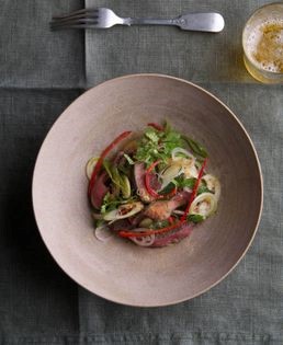 Hot and sour beef salad with roasted rice
