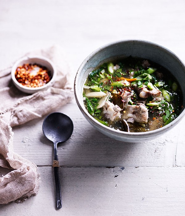 Hot and sour pork rib soup (Tom saap)