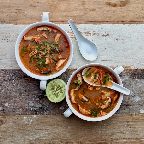 Hot and sour prawn soup (dtom yam gung)