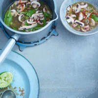 Hot and sour soup with chicken and mushroom