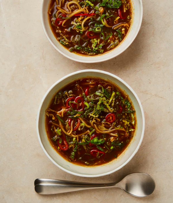 Hot-and-sour soup with cabbage and beansprouts