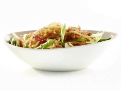 Hot and sticky noodle bowls with chicken, chiles and green beans