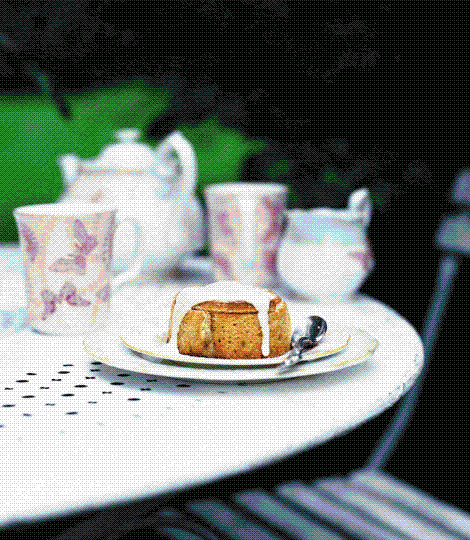 Hot apple and vanilla charlottes with custard