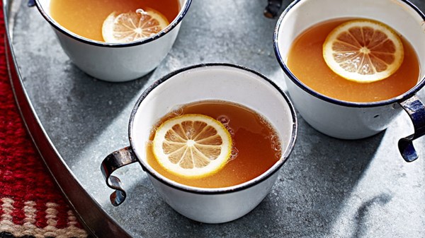 Hot apple cider with ginger