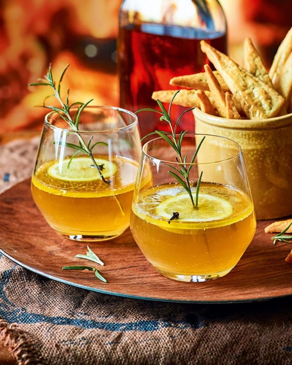 Hot buttered rum & ginger toddy
