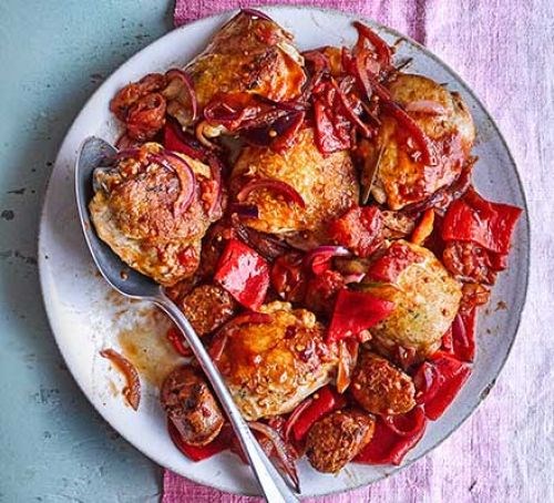 Hot chicken with sausages, tomatoes & peppers