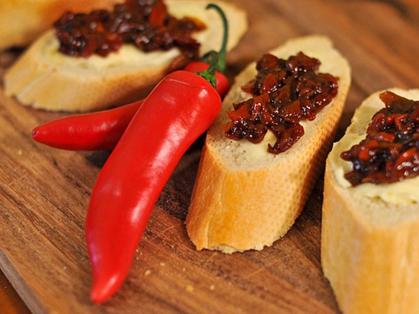 Hot chili chutney