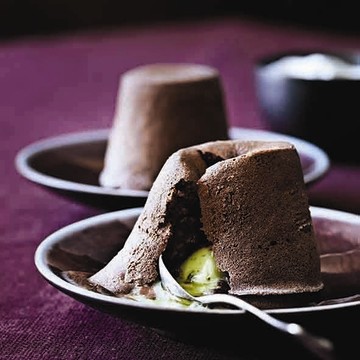 Hot chocolate and basil fondants