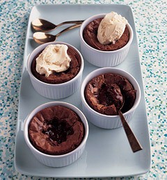 Hot chocolate chip brownie sundae cake recipe | Eat Your Books