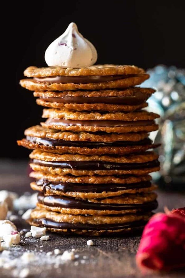 Hot chocolate lace cookies 
