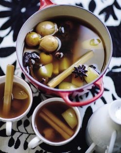 Hot Christmas punch (Ponche Navideño)