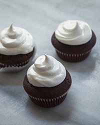 Hot cocoa cupcakes with meringue frosting