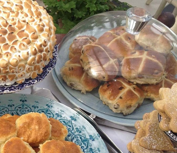 Hot cross buns