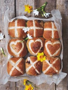 Hot cross 'hearts & kisses' buns