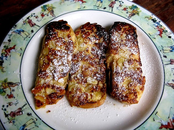 Hot dog bun French toast