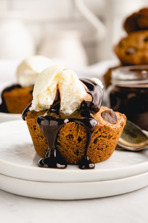 Hot fudge mint brownie sundaes