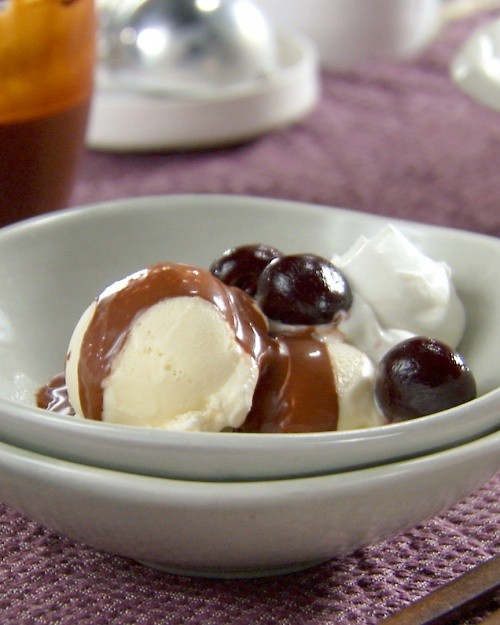 Hot fudge sundaes
