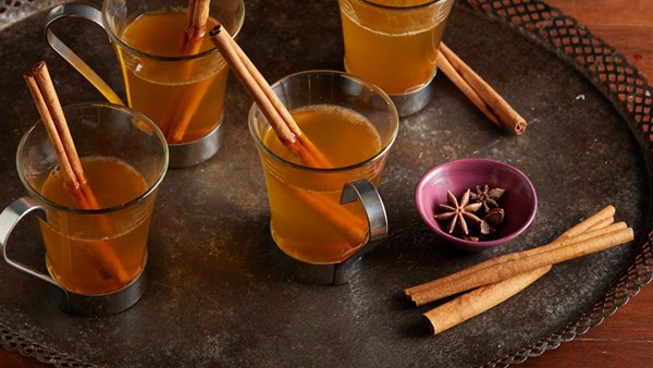 Hot mulled cider