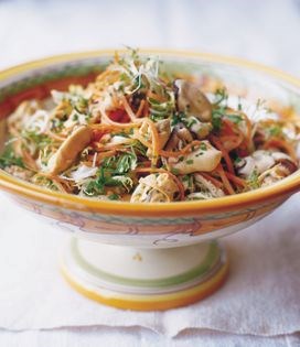 Hot mussel salad with curly endive and cream (Salade de moules chaudes)